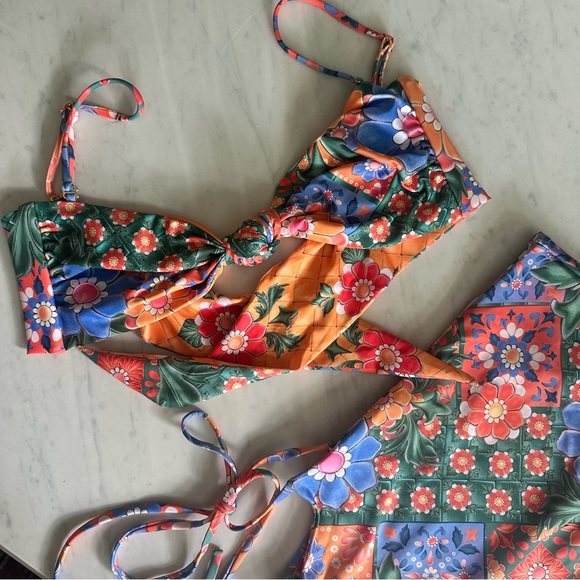 Agua Bendita Reversible Glenda and Lucille bikini Tile print - Picture 3 of 9